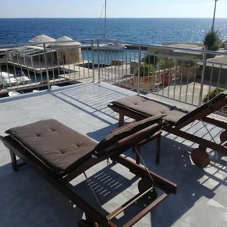 House Marina 30m From The Sea